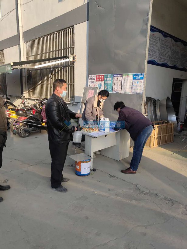 兩通公司疫情期間各個角落進(jìn)行消毒配圖