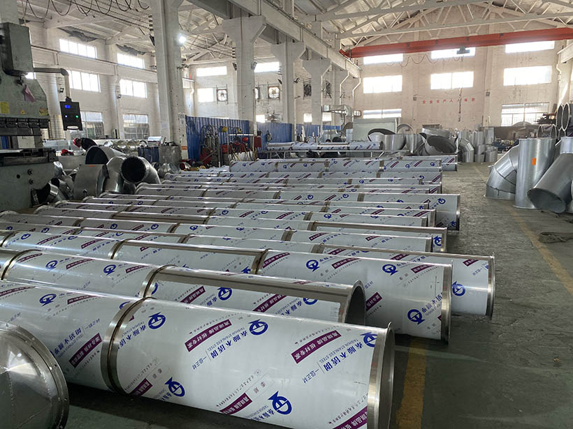 兩通通風(fēng)管道公司加班加點制作焊接風(fēng)管用于環(huán)保設(shè)備配套工程
