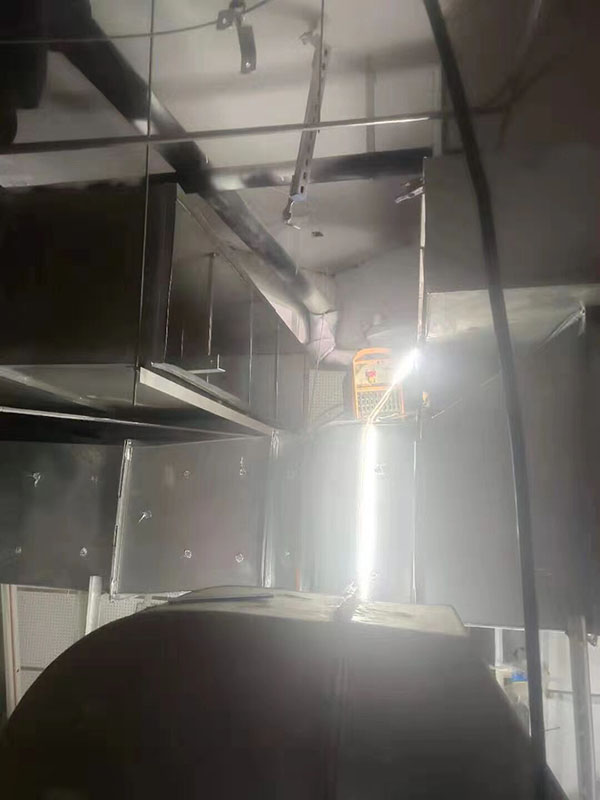 通風管道安裝那些事：夜深人靜，總有一些平凡的人在做著不平凡的事情