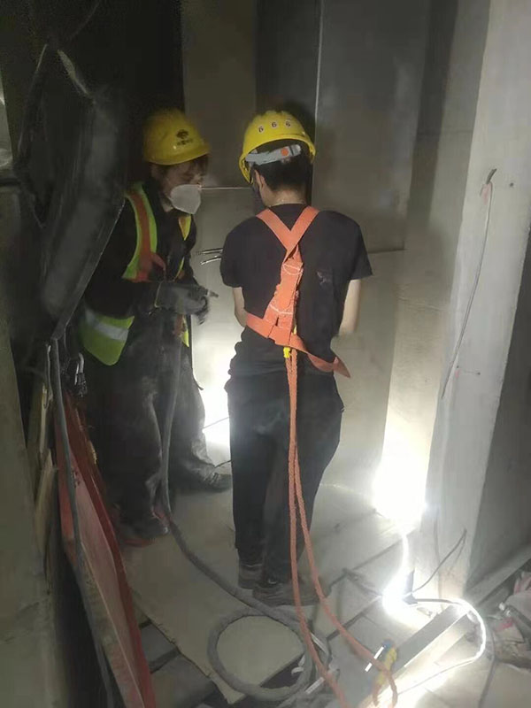 通風管道安裝那些事：夜深人靜，總有一些平凡的人在做著不平凡的事情